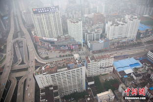 海南海口雨霧天持續 樓宇若隱若現